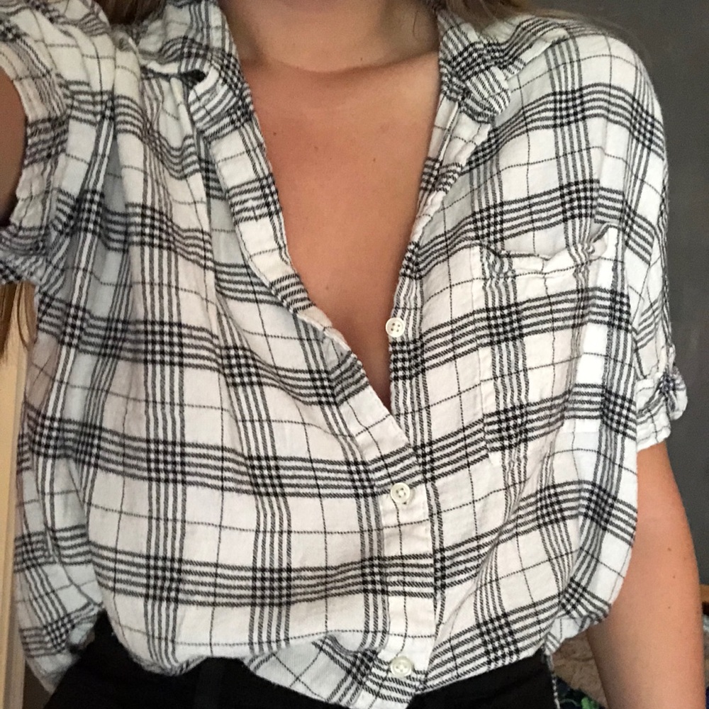 Old Navy plaid black and white comfy button down!